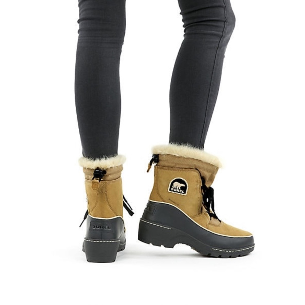 Women’s Sorel Tivoli III Boots in Curry/Black
